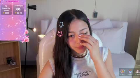 Snapshot of meelanny_ds chatting on 01.26.25 online show from 01.26.25