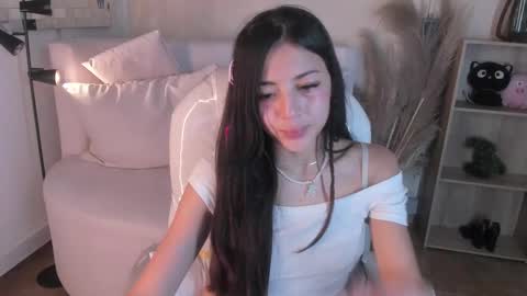 Snapshot of meelanny_ds chatting on 02.11.25 online show from 02.11.25