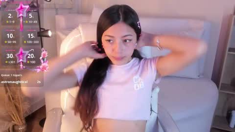Snapshot of meelanny_ds chatting on 03.07.25 online show from 03.07.25