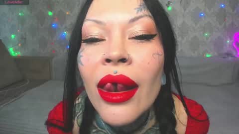 Snapshot of megan_blackmoon chatting on 03.07.25 Helena Tuman online show from 03.07.25