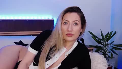 Megan Blazee  online show from 02.21.25