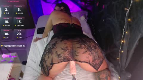 Snapshot of megan_browns1 chatting on 10.25.25 Megan  online show from 10.25.25