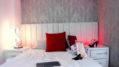 Carolina Paez online show from 02.15.25