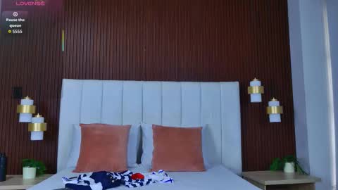 Carolina Paez online show from 10.17.25