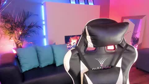 Snapshot of megan_inked_ chatting on 09.10.25 online show from 09.10.25