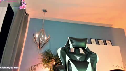 Snapshot of megan_inked_ chatting on 10.01.25 online show from 10.01.25