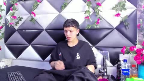 megan_thompsonn_ online show from 10.31.25