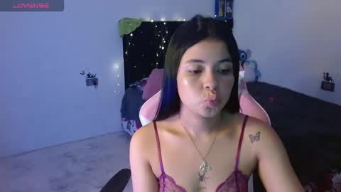 Snapshot of megan_ve chatting on 12.16.25 Carolina online show from 12.16.25