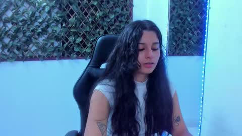 Snapshot of megan_whitte_01 chatting on 02.27.25 megan white 01  online show from 02.27.25