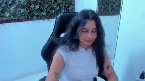 Snapshot of megan_whitte_01 chatting on 02.27.25 megan white 01  online show from 02.27.25