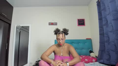 Snapshot of meganhotxx2 chatting on 02.11.25 megan        online show from 02.11.25