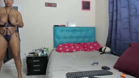 Snapshot of meganhotxx2 chatting on 03.12.25 megan        online show from 03.12.25