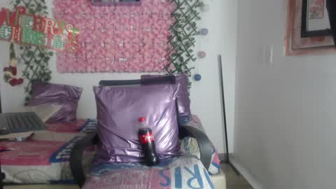 Snapshot of megannixx chatting on 01.01.25 megannixx online show from 01.01.25