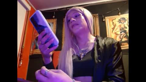 Snapshot of megannixx chatting on 10.07.25 megannixx online show from 10.07.25