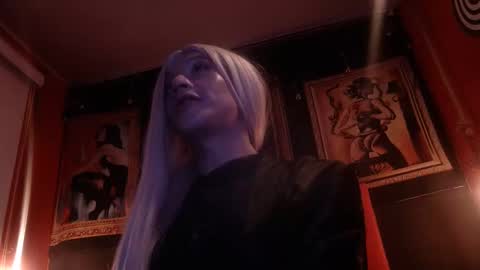 Snapshot of megannixx chatting on 10.11.25 megannixx online show from 10.11.25