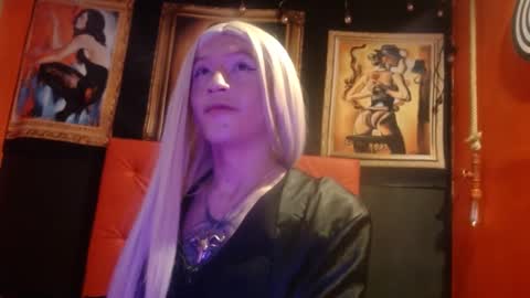 Snapshot of megannixx chatting on 10.12.25 megannixx online show from 10.12.25