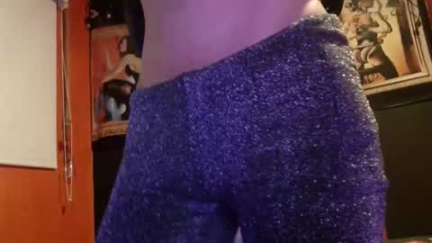 Snapshot of megannixx chatting on 10.15.25 megannixx online show from 10.15.25