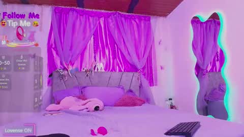 Snapshot of meganrouss7 chatting on 10.12.25 Megan online show from 10.12.25