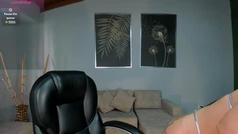 Snapshot of meganscottx chatting on 12.03.24 Megan online show from 12.03.24