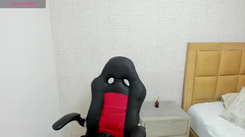 M E G A N  online show from 10.04.25