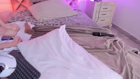 Snapshot of megaraowen_ chatting on 12.31.24 M E G A R A online show from 12.31.24