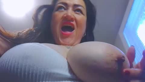 Snapshot of megatitsxx chatting on 10.01.25 SHAROLD online show from 10.01.25