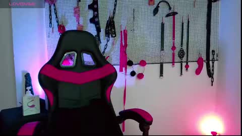 Snapshot of meggan_greey chatting on 12.01.24 Your best slave  online show from 12.01.24