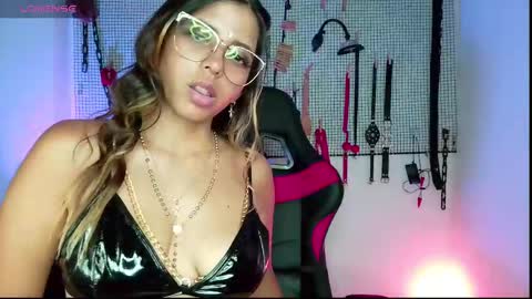 Snapshot of meggan_greey chatting on 12.07.24 Your best slave  online show from 12.07.24