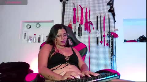 Snapshot of meggan_greey chatting on 12.28.24 Your best slave  online show from 12.28.24