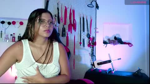 Snapshot of meggan_greey chatting on 01.19.25 Your best slave  online show from 01.19.25