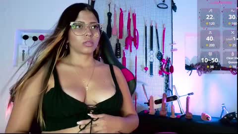Snapshot of meggan_greey chatting on 01.21.25 Your best slave  online show from 01.21.25