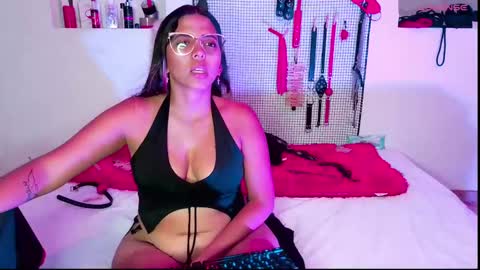 Snapshot of meggan_greey chatting on 02.18.25 Your best slave  online show from 02.18.25