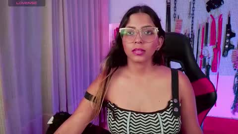Snapshot of meggan_greey chatting on 10.04.25 Your best slave  online show from 10.04.25