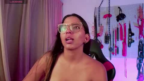 Snapshot of meggan_greey chatting on 10.18.25 Your best slave  online show from 10.18.25