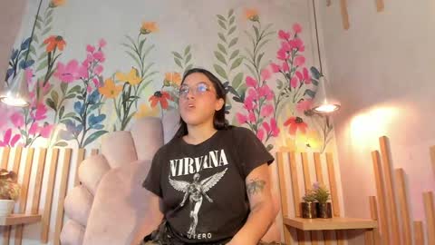 Snapshot of meggy_mae chatting on 05.18.26 MEGGY MAE online show from 05.18.26