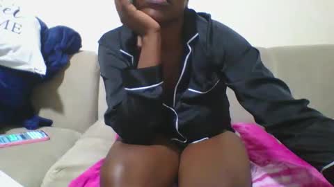 Snapshot of mel_candi94 chatting on 10.07.25 pretty online show from 10.07.25