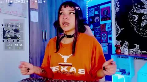 Melissa  -  -  Please help me to reach 100 thumbs up online show from 12.27.24