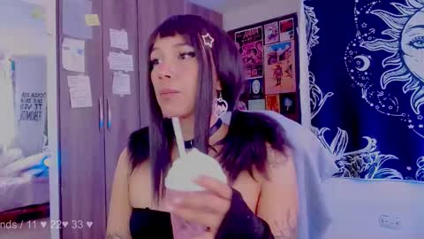 Melissa  -  -  Please help me to reach 100 thumbs up online show from 10.13.25