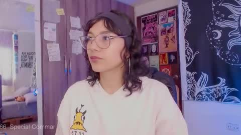 Melissa  -  -  Please help me to reach 100 thumbs up online show from 10.14.25