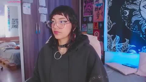 Melissa  -  -  Please help me to reach 100 thumbs up online show from 11.06.25