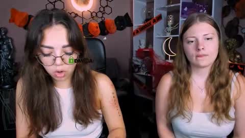 Snapshot of melani_bumm chatting on 10.23.25 melani_bumm online show from 10.23.25