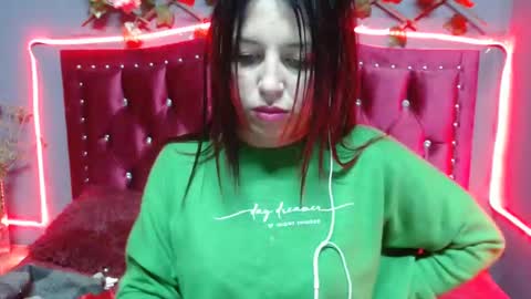 Snapshot of melani_cute01 chatting on 02.05.25 melani_cute01 online show from 02.05.25