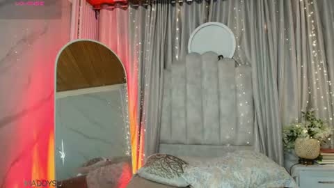 Snapshot of melani_sunny chatting on 06.25.26 Melani sunny online show from 06.25.26