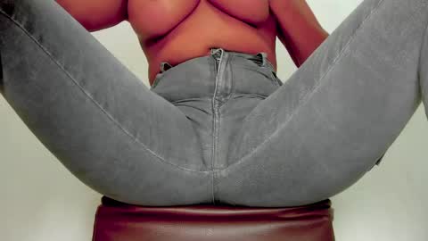 Snapshot of melania_browis chatting on 05.24.26 Melania online show from 05.24.26