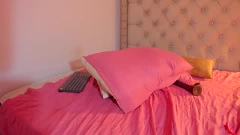 melania_xtreme online show from 02.15.26