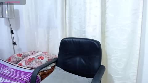 Snapshot of melaniacosta chatting on 12.22.24 melani online show from 12.22.24