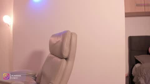 Snapshot of melanie_owo chatting on 10.28.25 Melanie online show from 10.28.25