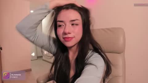 Snapshot of melanie_owo chatting on 11.04.25 Melanie online show from 11.04.25