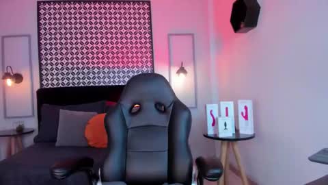 Snapshot of melanie_silver_ chatting on 11.27.25 Melanie online show from 11.27.25