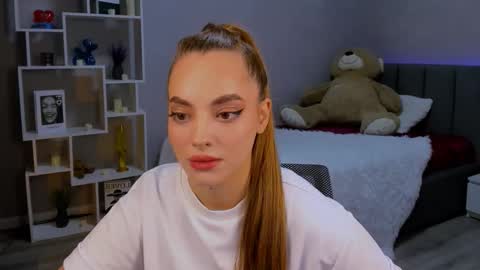 MelanieAlves online show from 11.22.25